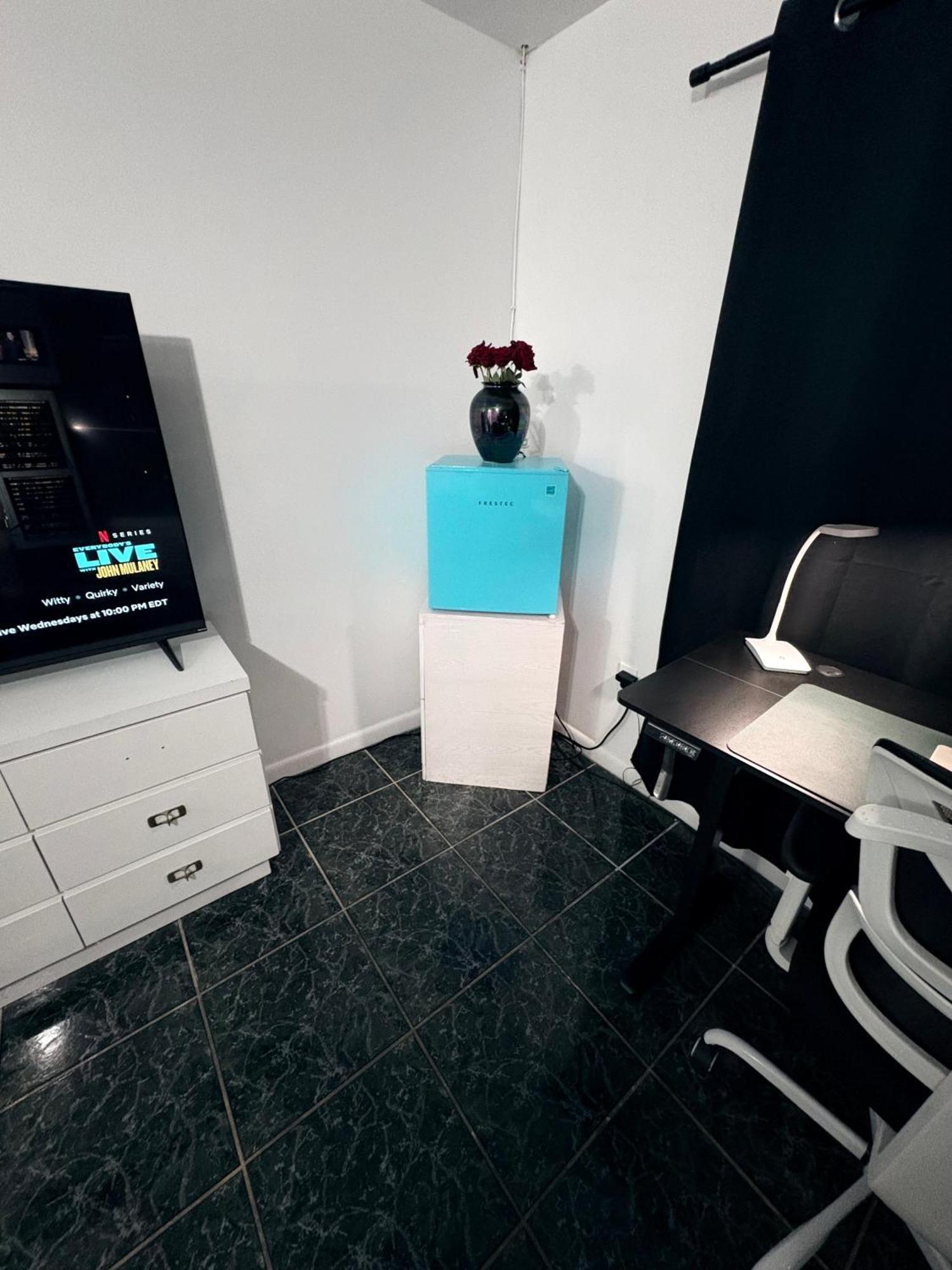 Miami Peaceful King Bed With 65 Inch Smart Tv, Netflix, Airplay, Ergonomic Desk And 500 Mbps Wifi Near Fiu, Dolphin Mall, Airport Hospedagem domiciliar *
